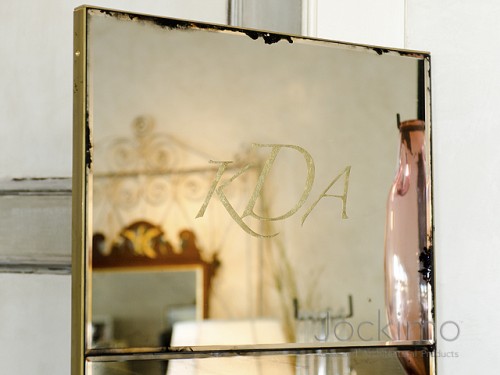 racquel framedmirror close